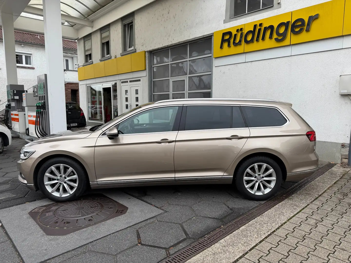 Volkswagen Passat Variant Highline BMT/Start-Stopp LED LEDER ACC KEYLESS Beige - 2