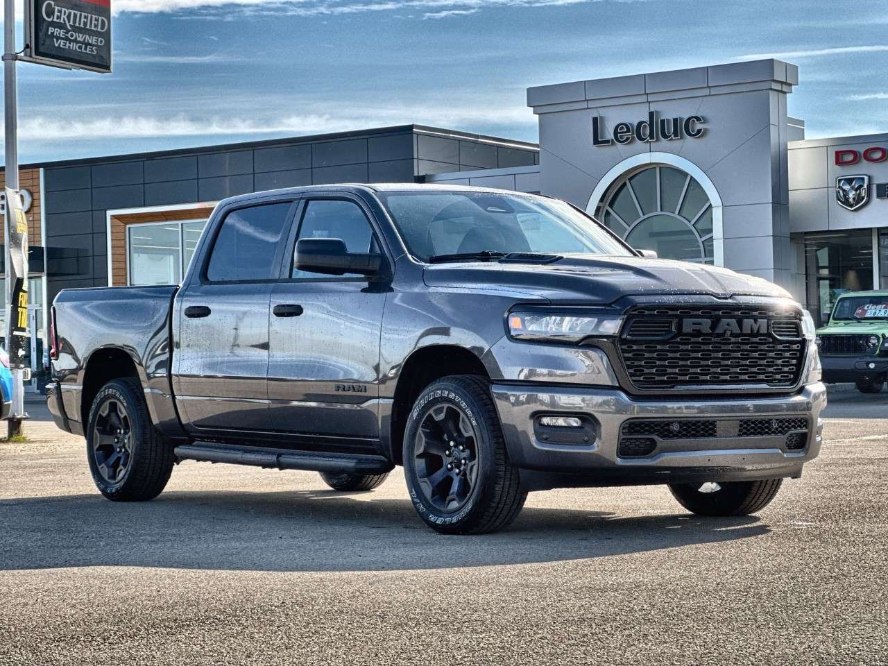 2026 RAM 1500 Express 4x4 Crew Cab 5'7 Box