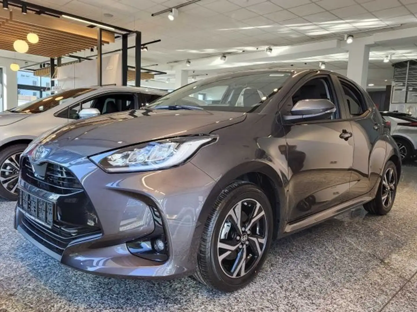 Toyota Yaris Hybrid 1.5 VVT-i Team Deutschland - plus C LED ACC Gris - 2