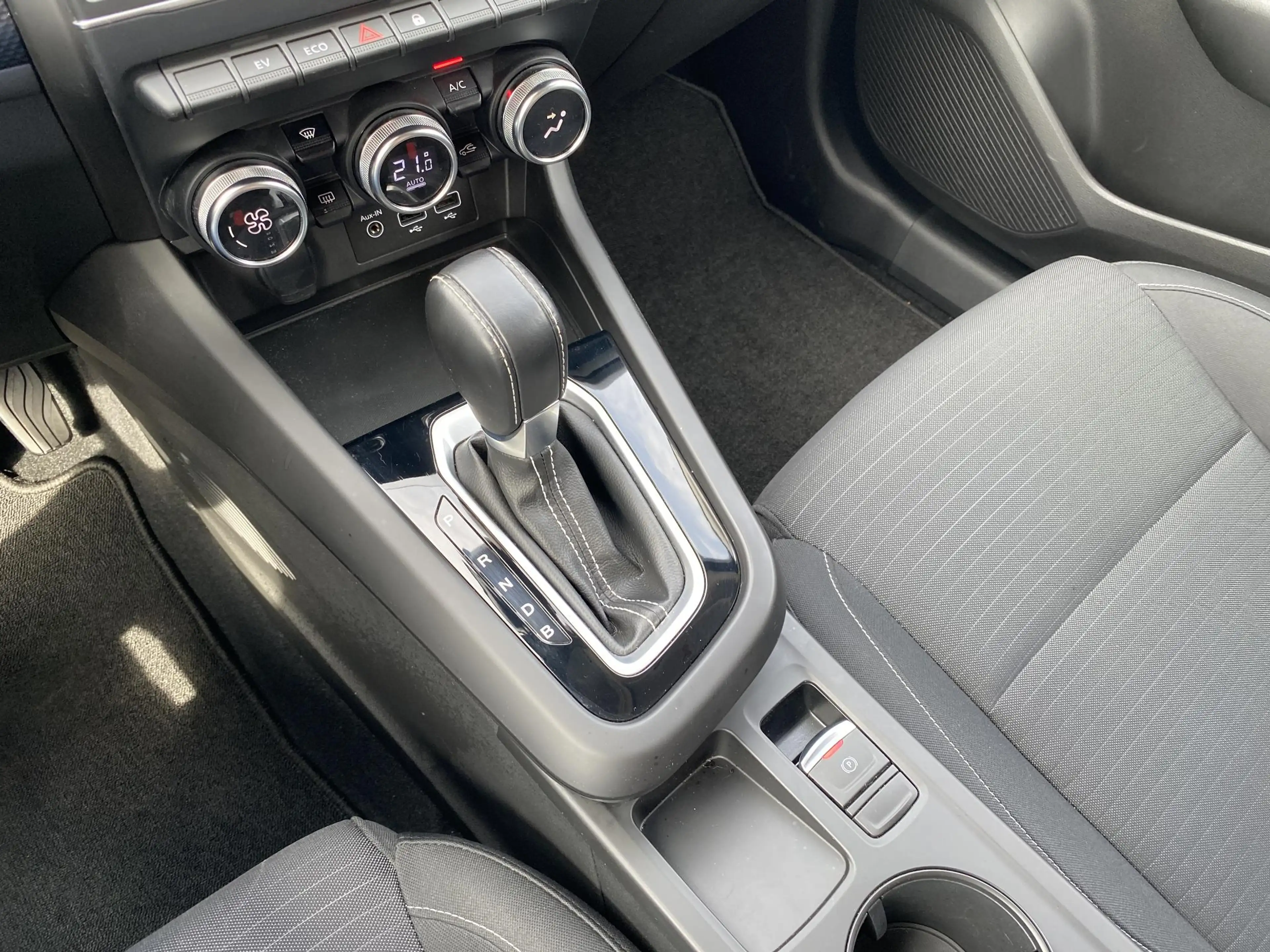 Renault Arkana Evolution E-TECH Hybrid 145 — photo 10