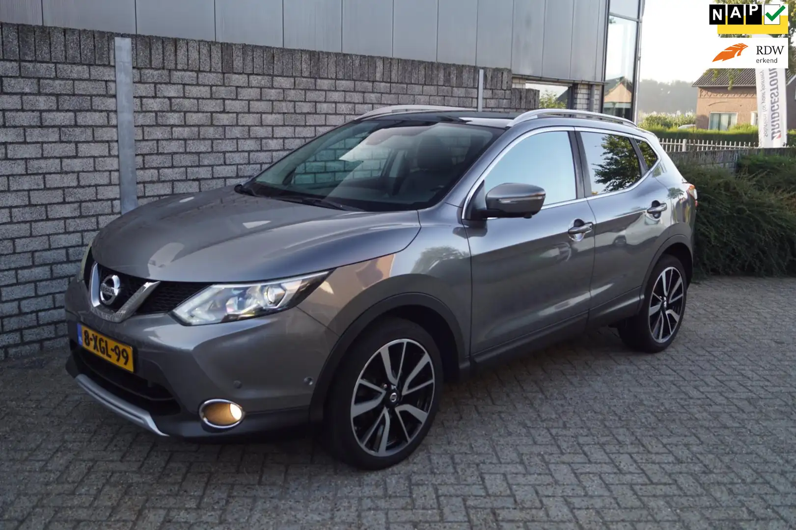 Nissan Qashqai 1.2 Premier Edition Leder Stoel/Voorruitverw Panod Grijs - 1