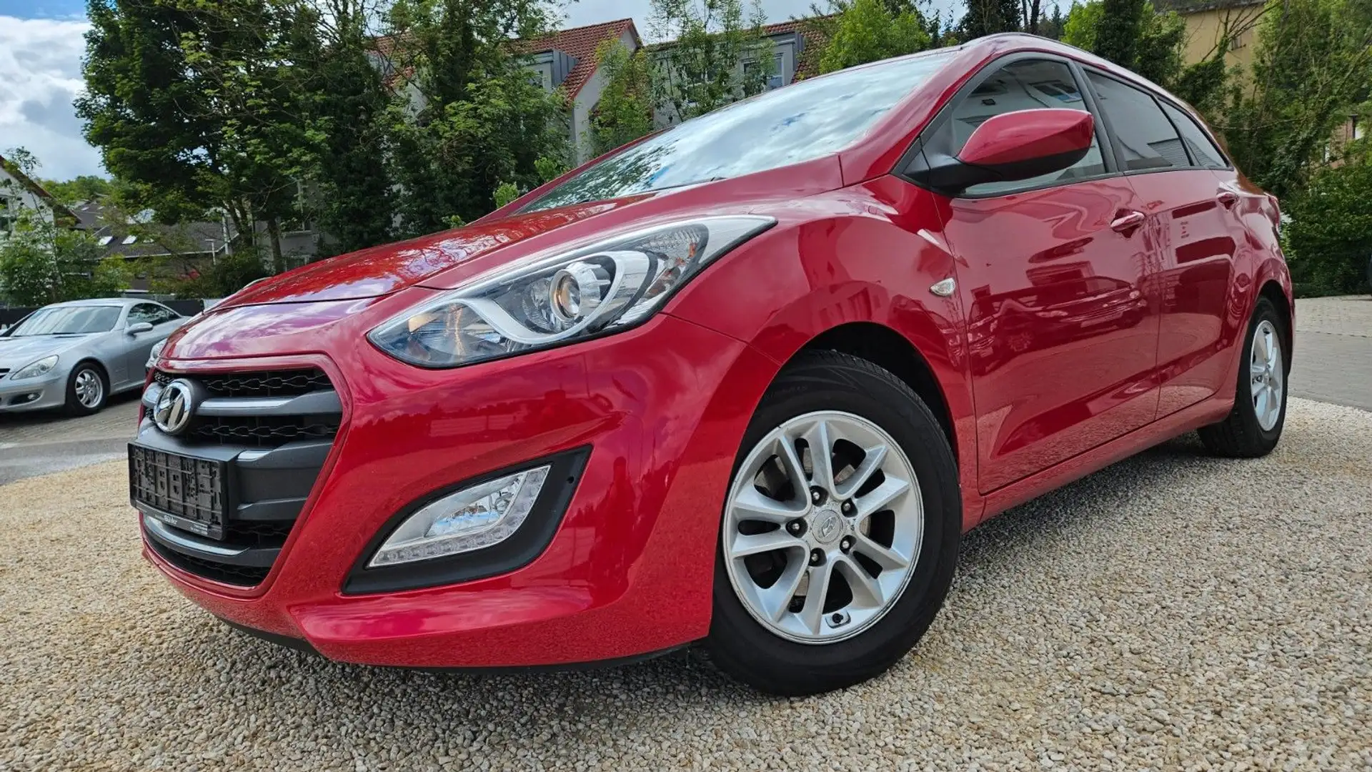Hyundai i30 1.6+ TÜV+GARANTIE+XENON+PARKS+KLIMA+1HAND Червоний - 2
