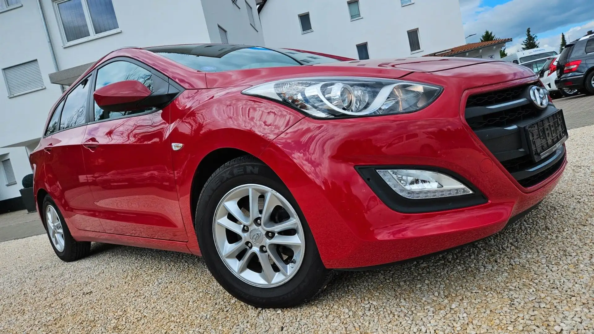 Hyundai i30 1.6+ TÜV+GARANTIE+XENON+PARKS+KLIMA+1HAND Червоний - 1
