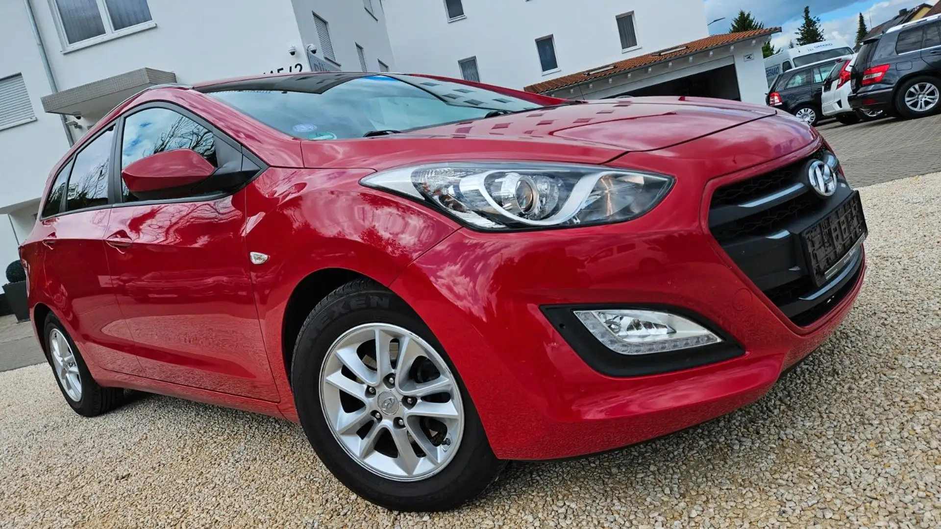 Hyundai i30 1.6+ TÜV+GARANTIE+XENON+PARKS+KLIMA+1HAND Rot - 2