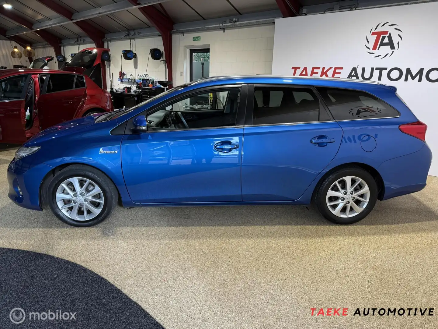 Toyota Auris 1.8 Hybrid Lease Touring Sports Clima/Cruise Blauw - 2