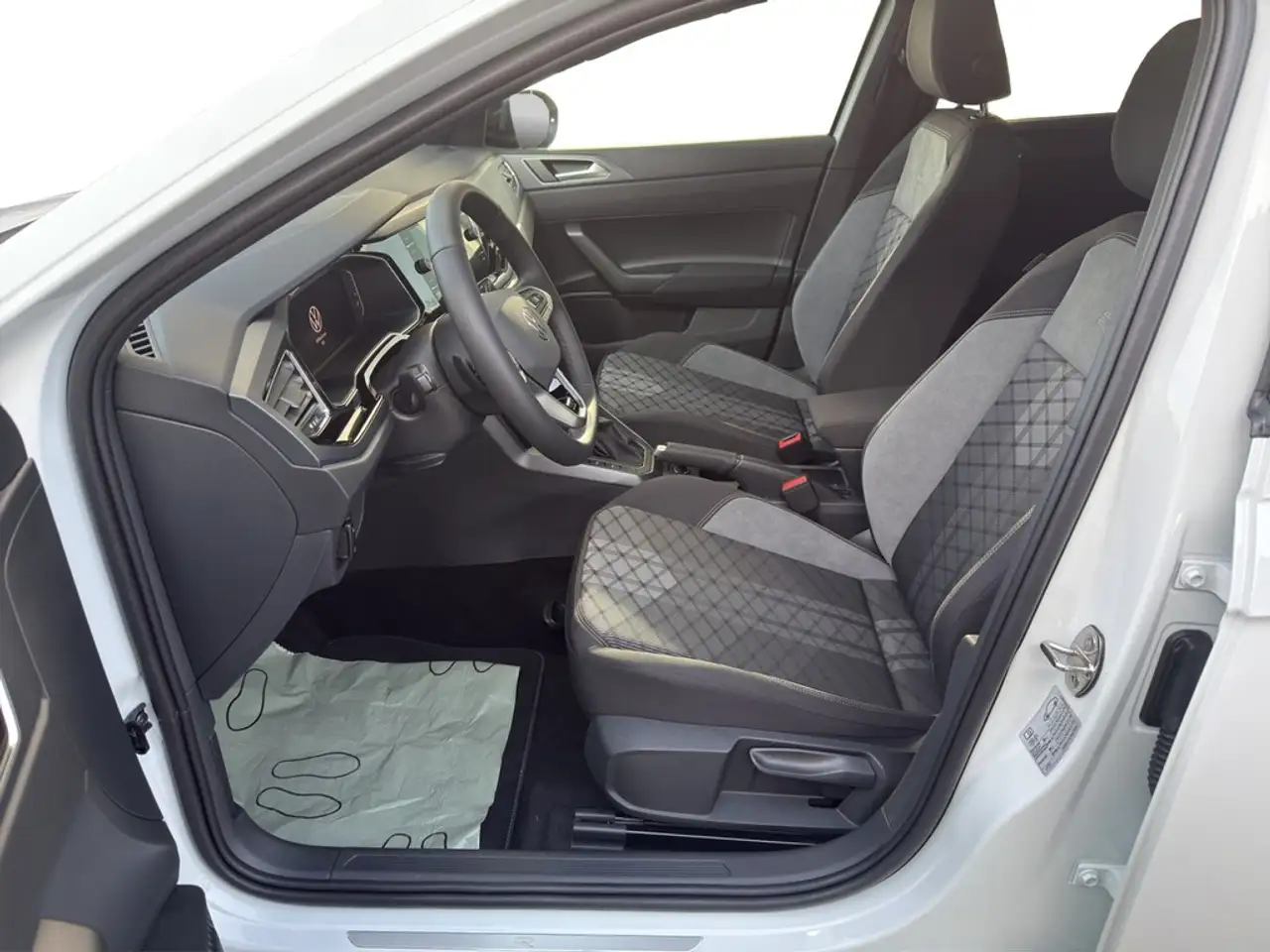 Volkswagen Taigo 1.5 TSI DSG R-Line AHK*PANO*IQ-LIGHT*NAV*SHZ*AC... 11