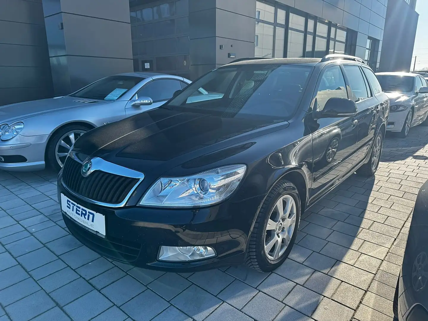 Skoda Octavia Combi 1,6 Elegance TDI CR DSG DPF *PDC*AUTOMATIK* Schwarz - 1