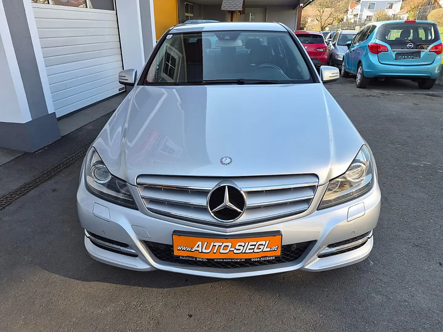 Mercedes-Benz C 180 CDI BlueEfficiency Aut. Schwarz - 2