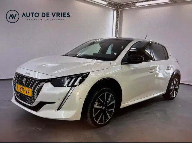 Peugeot e-208 EV GT Pack 50 kWh 3-Fase | Navigatie | Stoelverwar