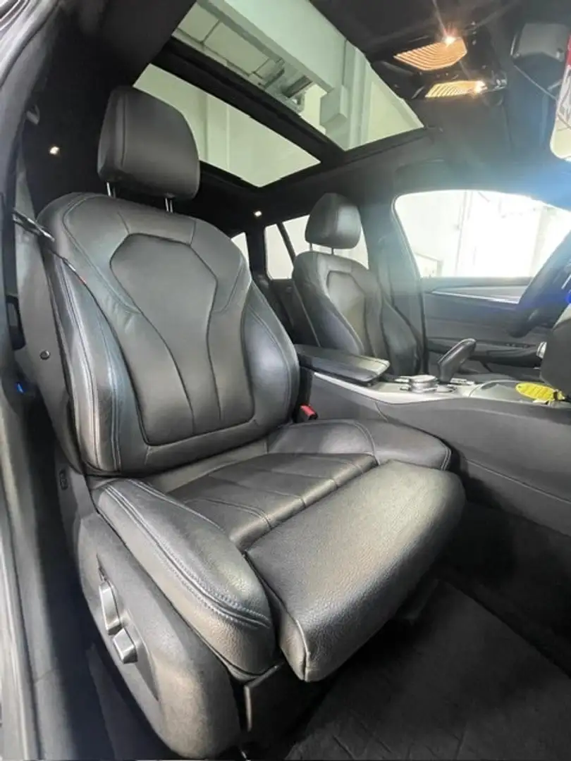 BMW 550 M550d xDrive Touring Blauw - 2
