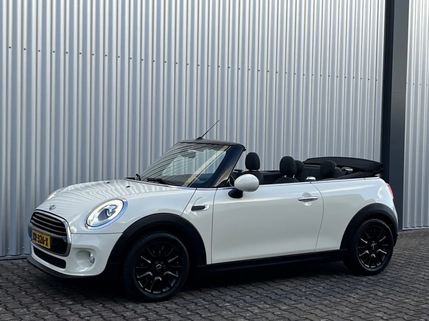 MINI Cooper Cabrio Mini 1.5 136PK Pepper Serious Business | LED | Sto Blanc - 2