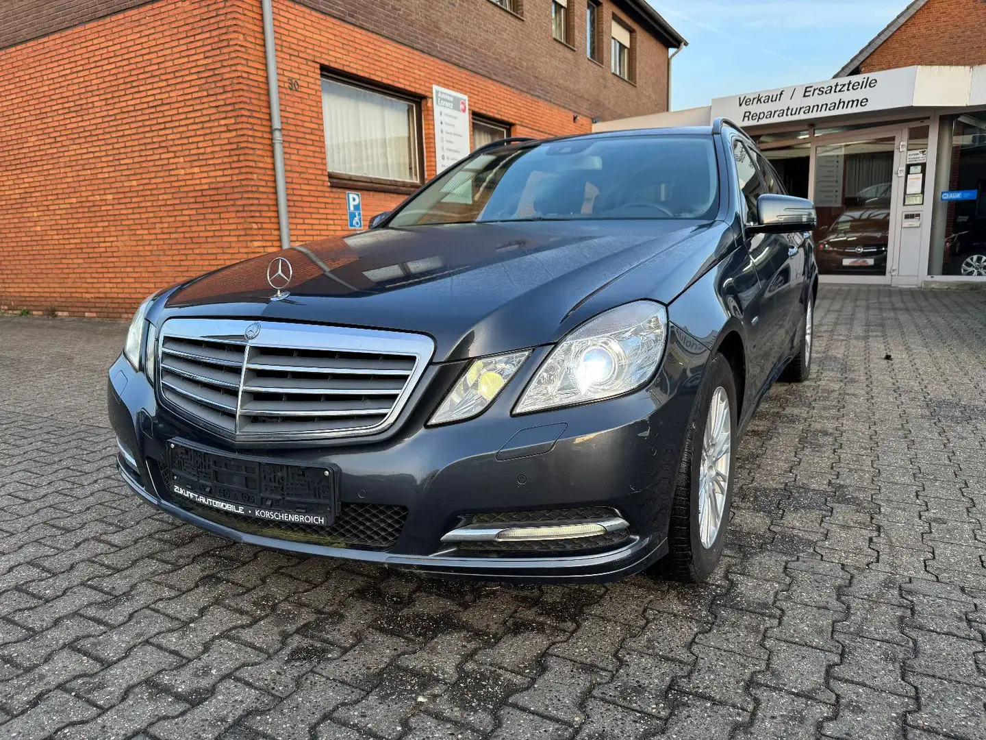 Mercedes-Benz E 250 E -Klasse T-Modell E 250 CDI/NAVI/XENON/EINPARKH Gris - 2