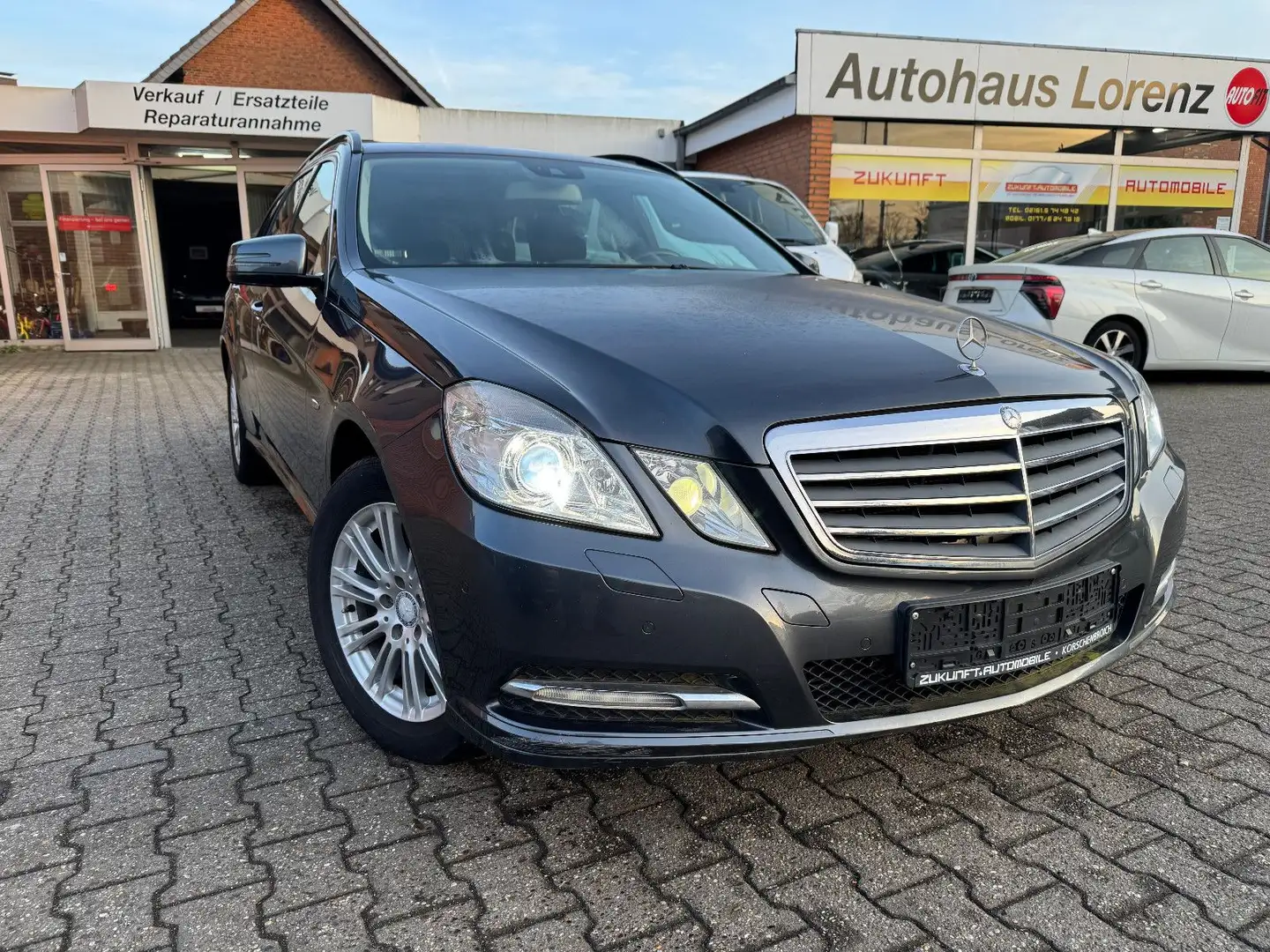 Mercedes-Benz E 250 E -Klasse T-Modell E 250 CDI/NAVI/XENON/EINPARKH Gris - 1