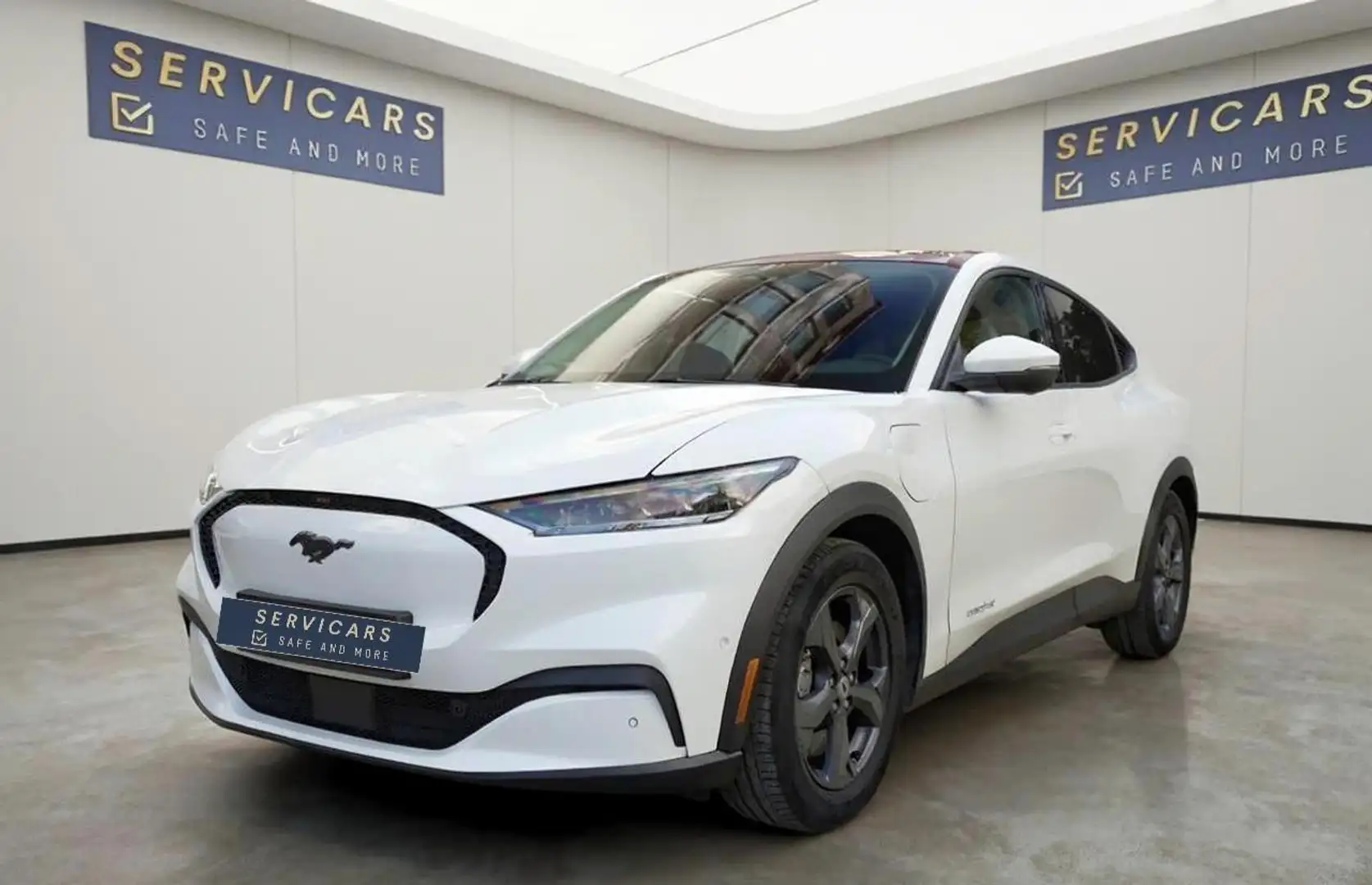 Ford Mustang Mach-E 76 kWh RWD PANO/B&O/360°/12 MOIS GARANTIE Weiß - 1
