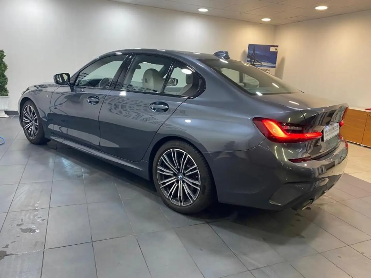BMW 320 320iA 184ch M Sport Gris - 1