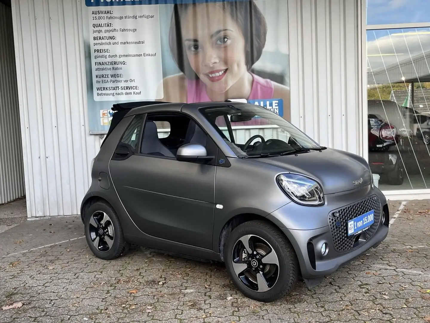smart forTwo EQ cabrio*EXCLUSIVE*22kW*CAM*MEDIA*SHZ*ALU*ALLW*LE Gris - 1