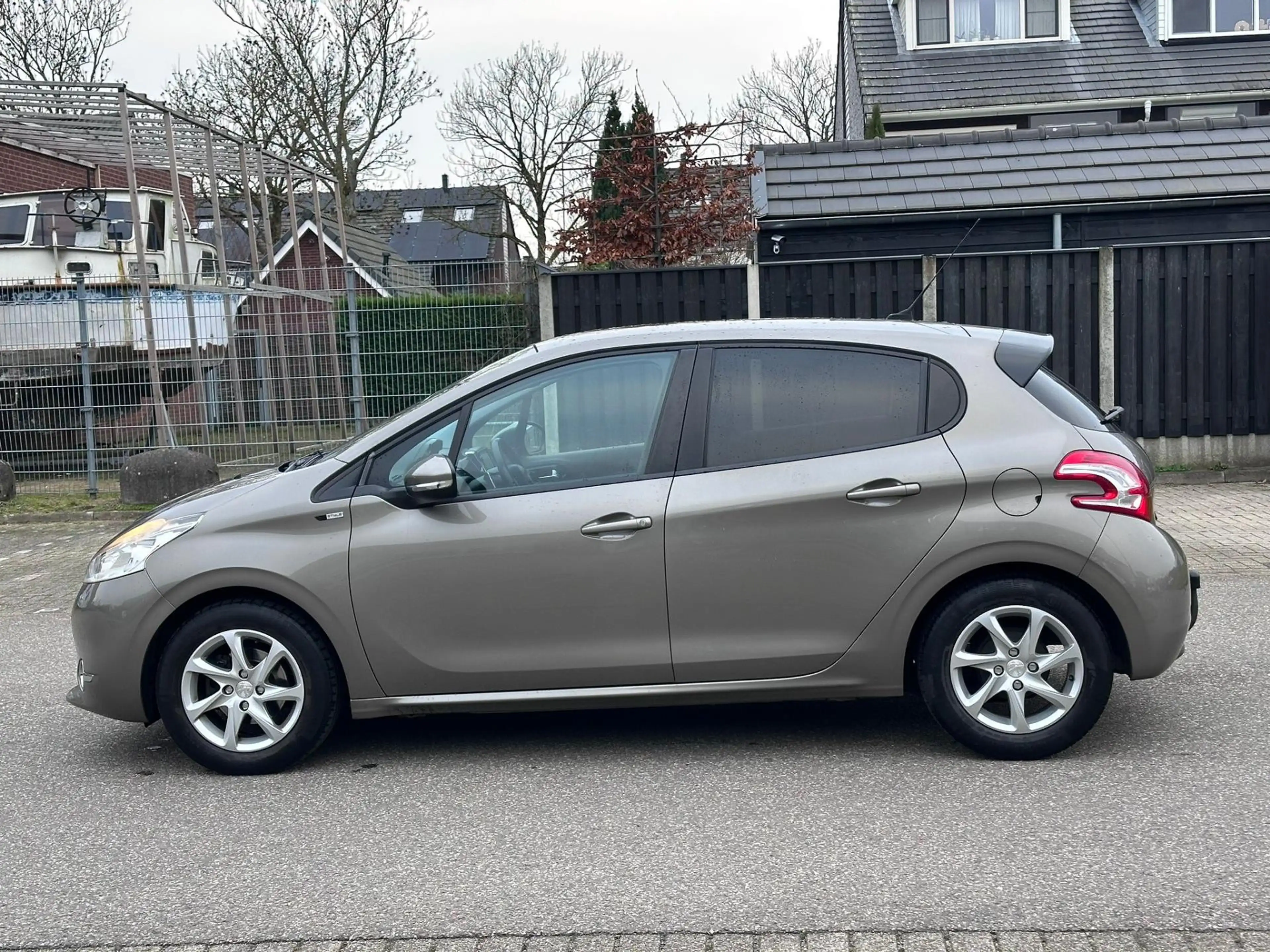 Peugeot 208 1.2 e-VTi Style 5DR*Automaat*Navigatie*Dealer onde — photo 2