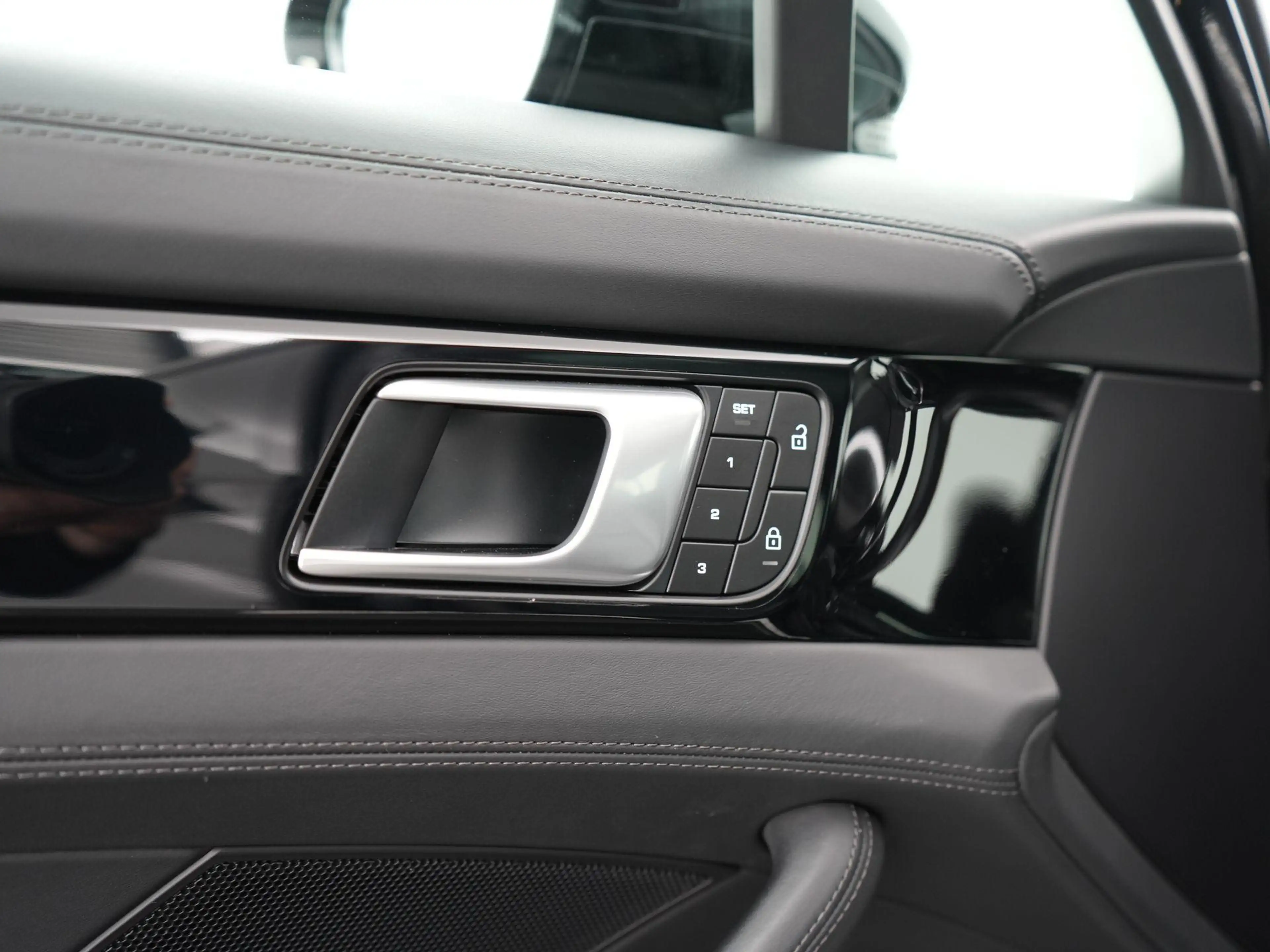 Porsche Panamera 2.9 4 E-Hybrid — photo 14