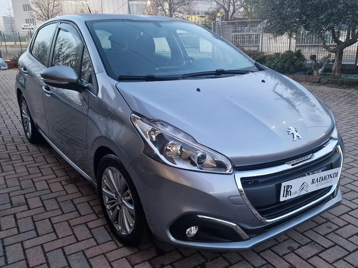 Peugeot 208 5p 1.2 puretech Active 82cv Per Neopatentati Gris - 1