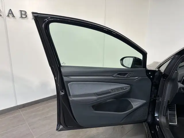 Volkswagen Golf view 6