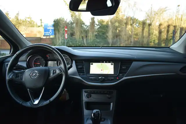Opel Astra view 7
