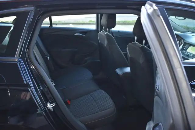 Opel Astra view 15