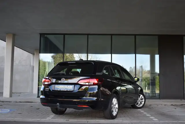 Opel Astra view 2