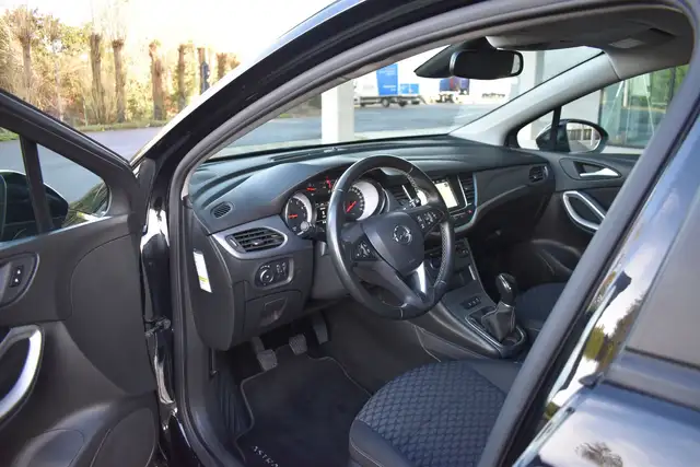 Opel Astra view 10