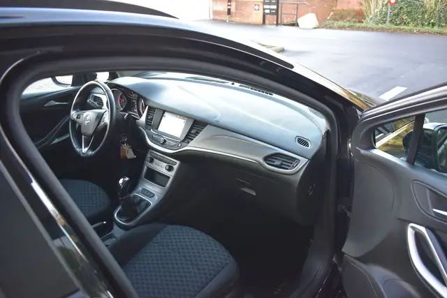 Opel Astra view 13