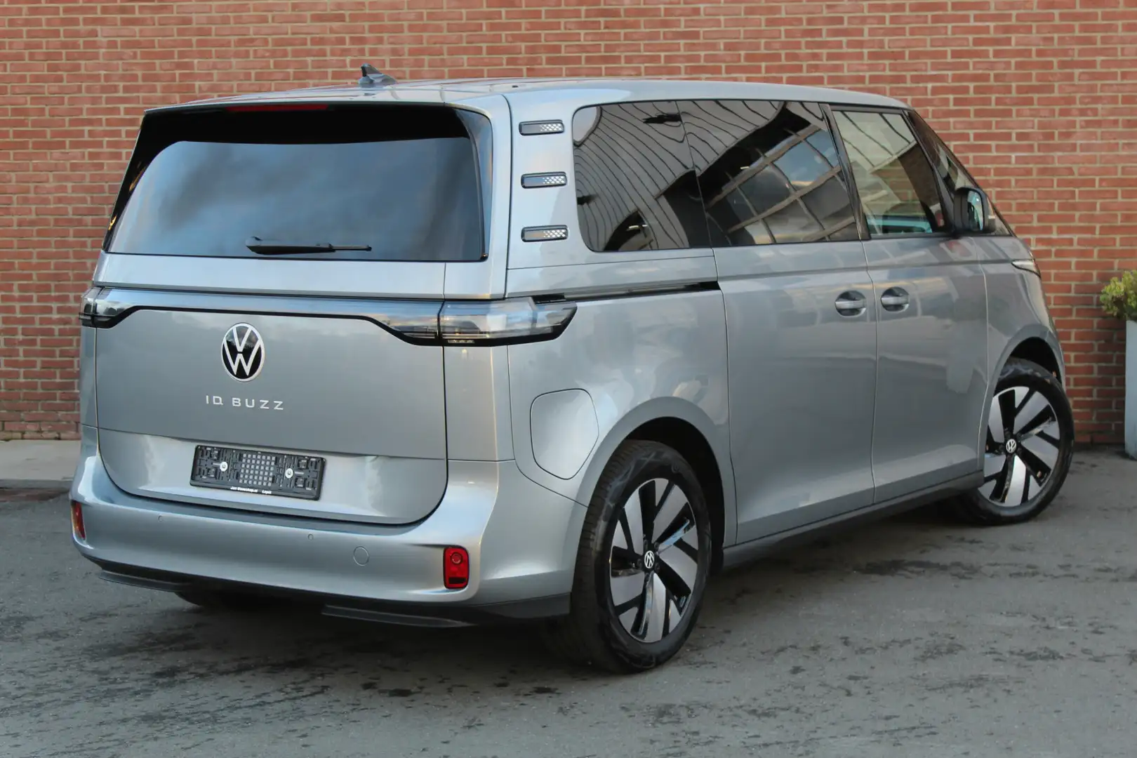 Volkswagen ID. Buzz Pro 77kWh 5 zitplaatsen |INCL.BTW|19inch|LED| Plateado - 2