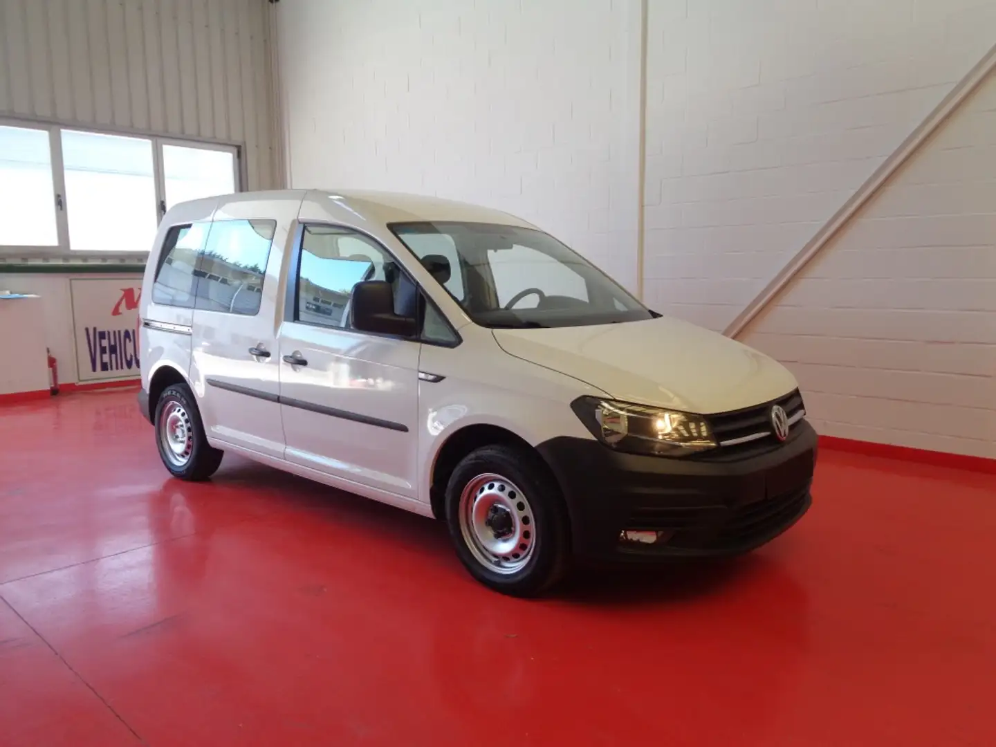 Volkswagen Caddy Furgón Maxi 2.0TDI 75kW Blanco - 2