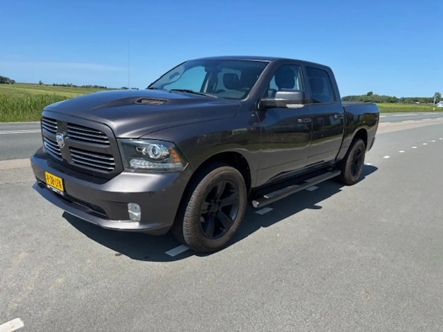 Dodge RAM 1500 SPORT 4x4 lpg financiering v/a 350 p/m Gris - 1