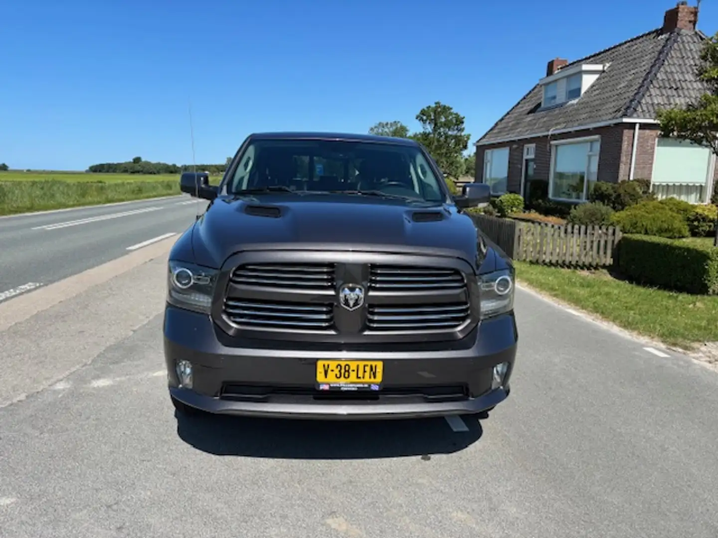 Dodge RAM 1500 SPORT 4x4 lpg financiering v/a 350 p/m Gris - 2