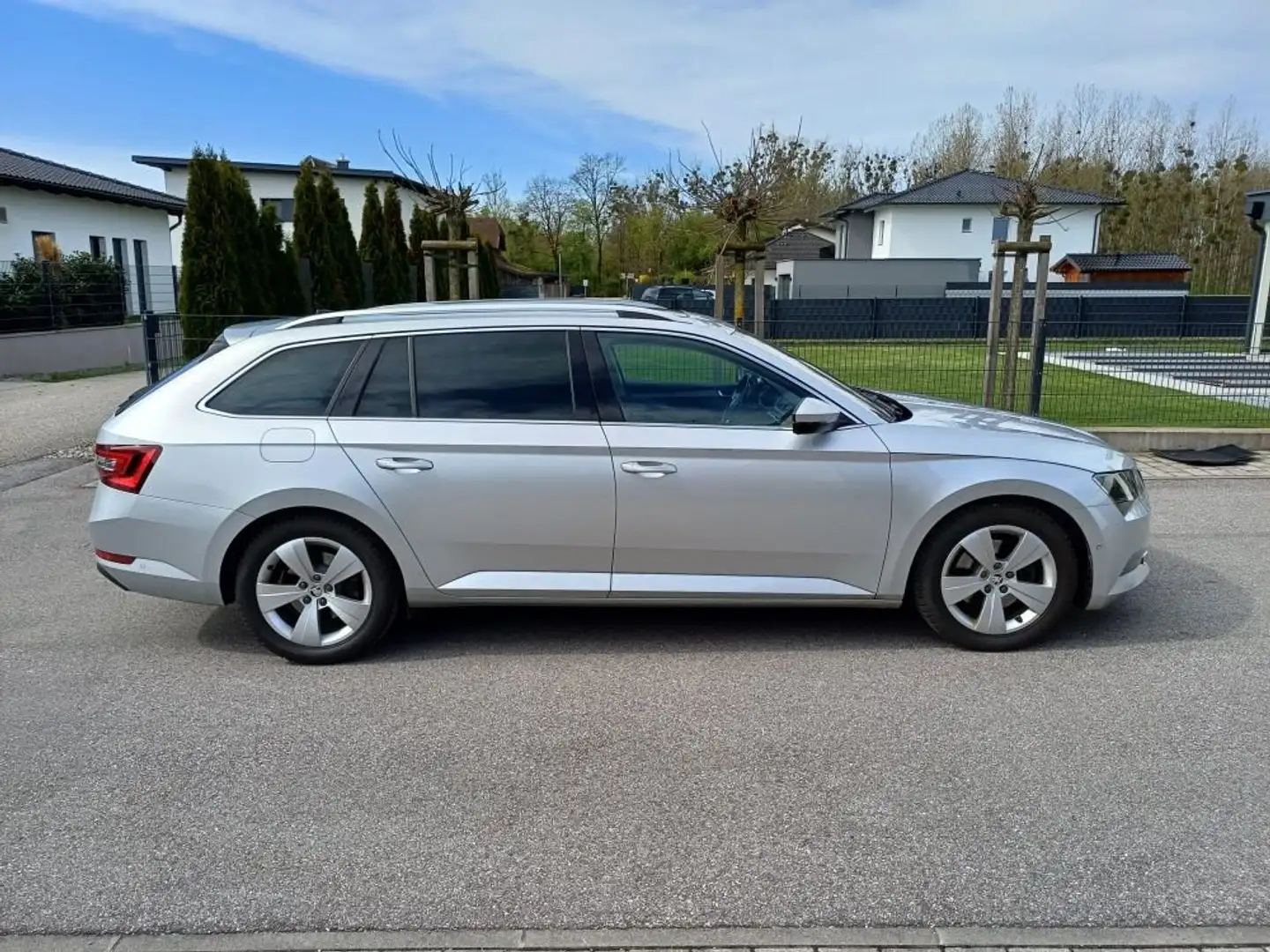 Skoda Superb Superb Kombi 2,0 TDI Style DSG Style Silber - 1