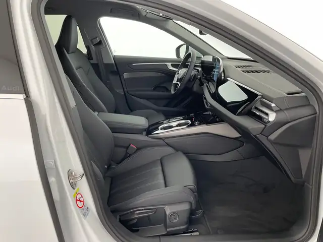 Audi A6 view 9