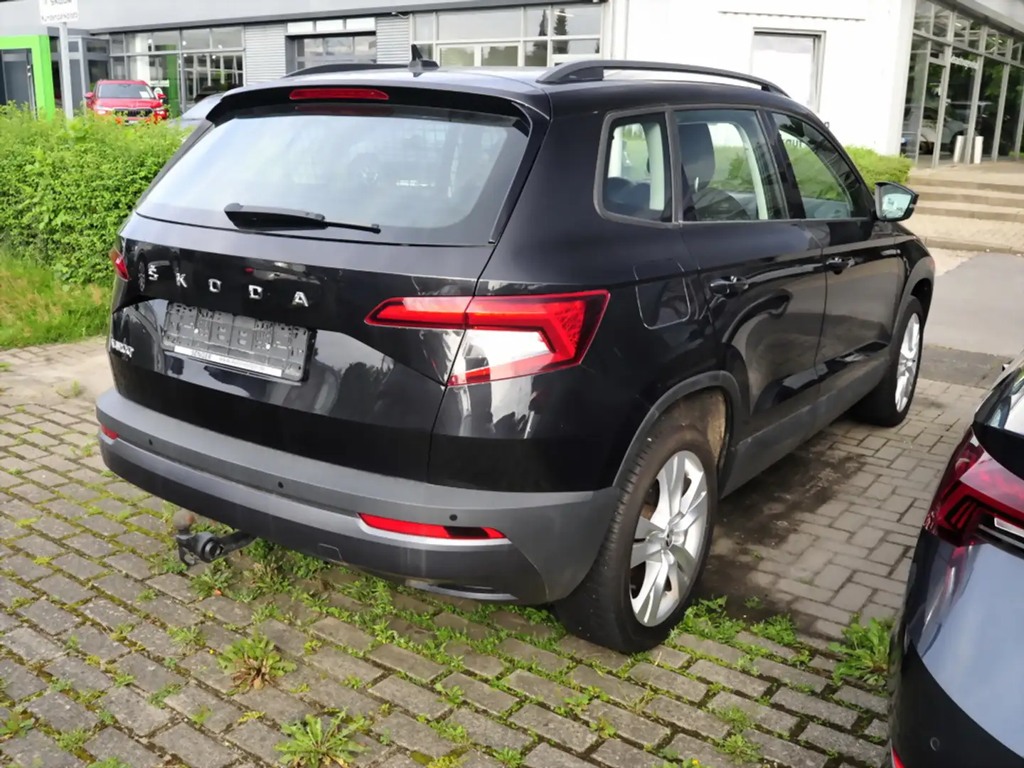 Skoda Karoq 1.5 TSI Navi AHK Schlechtwege-Paket Sitzh. Schwarz - 2