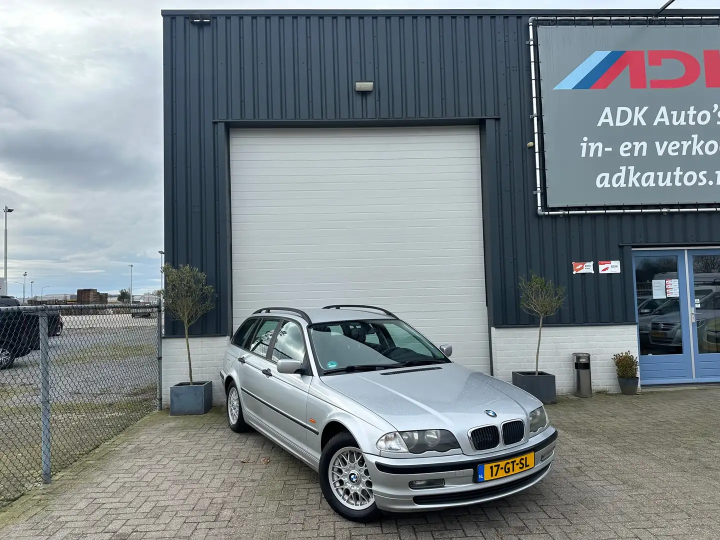 BMW 318 3-serie Touring 318i Executive CLIMA/CRUISE/PDC/LE Gris - 2