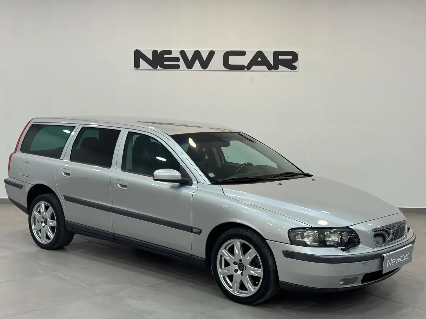 Volvo V70 XC70 2.4 D5 20V cat aut. AWD Optima Plateado - 1