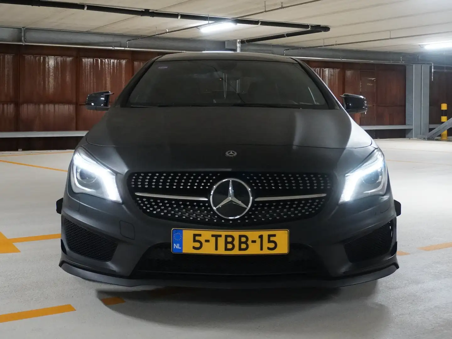 Mercedes-Benz CLA 180 180 Ambition Černá - 2