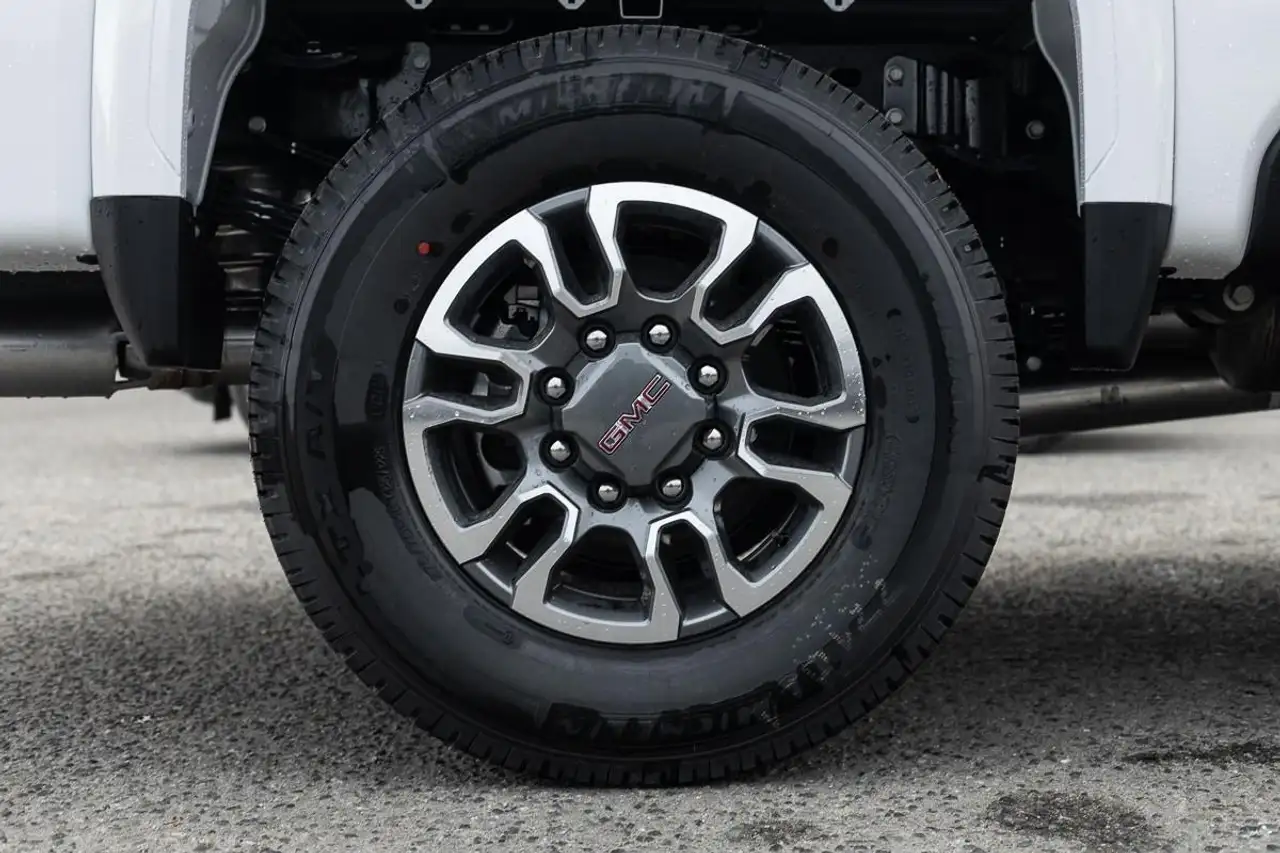 GMC Sierra 3500HD снимка GMC Sierra 3500HD