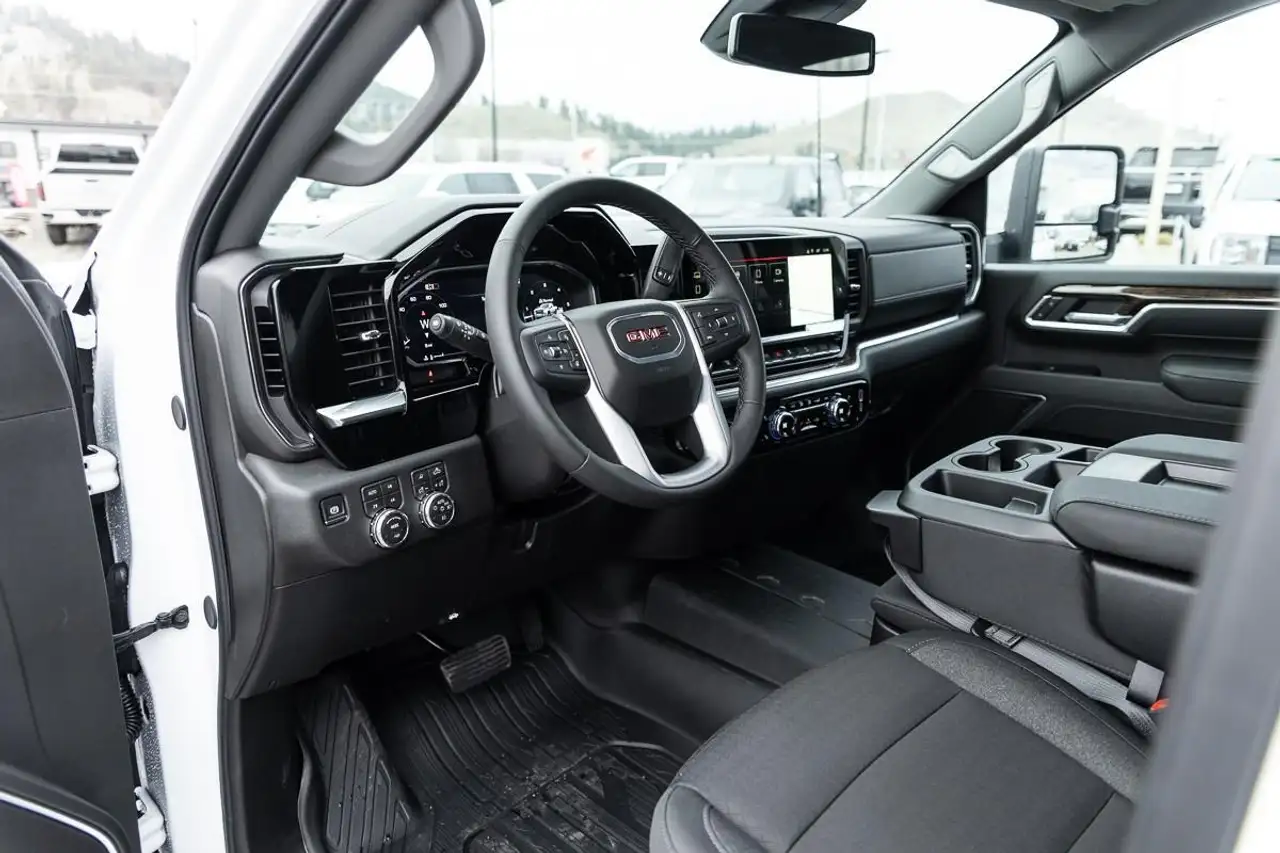 GMC Sierra 3500HD снимка GMC Sierra 3500HD