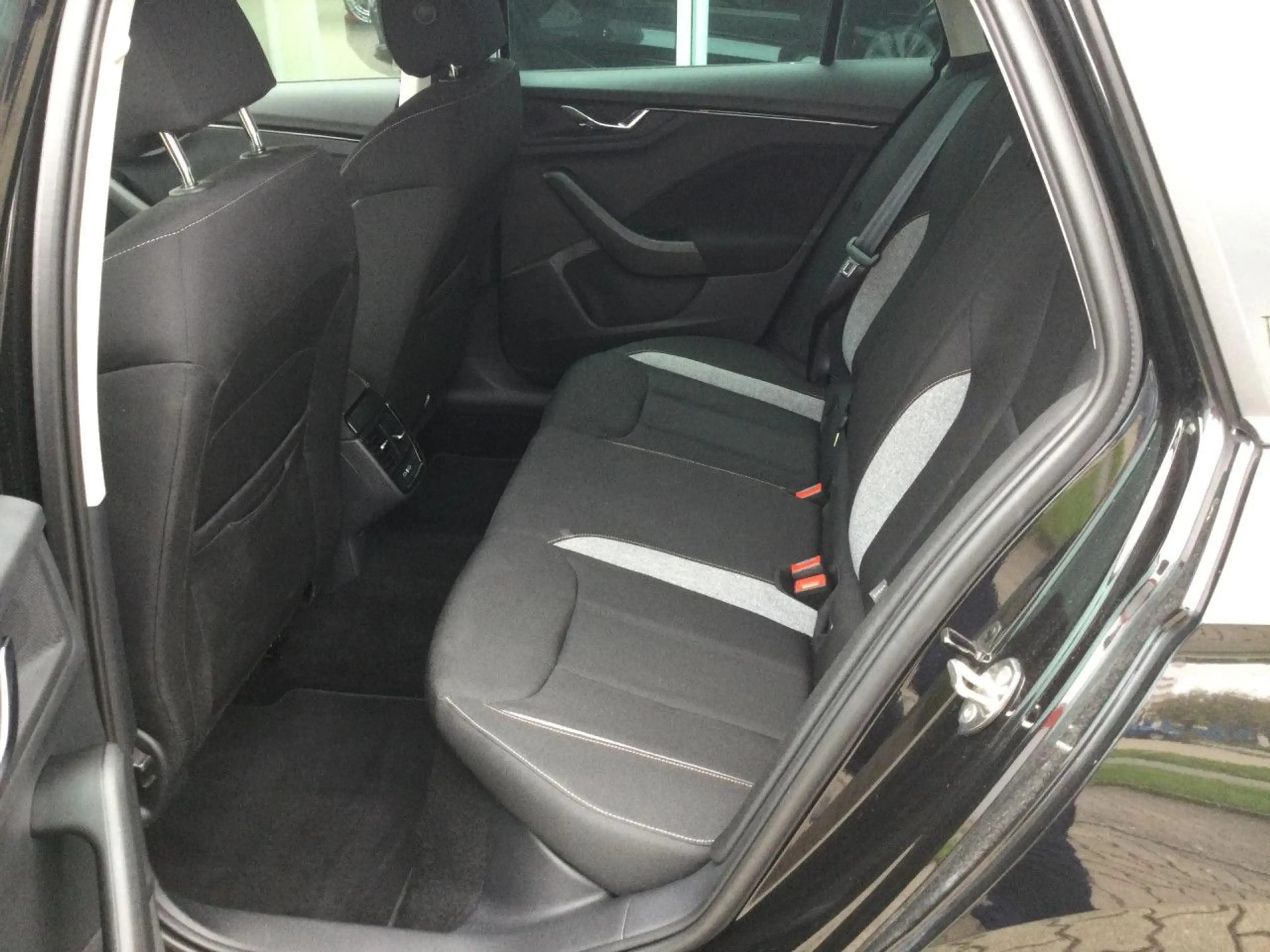 Skoda Kamiq 1.0 TSI DSG Selection LED ACC APP Kamera — photo 5