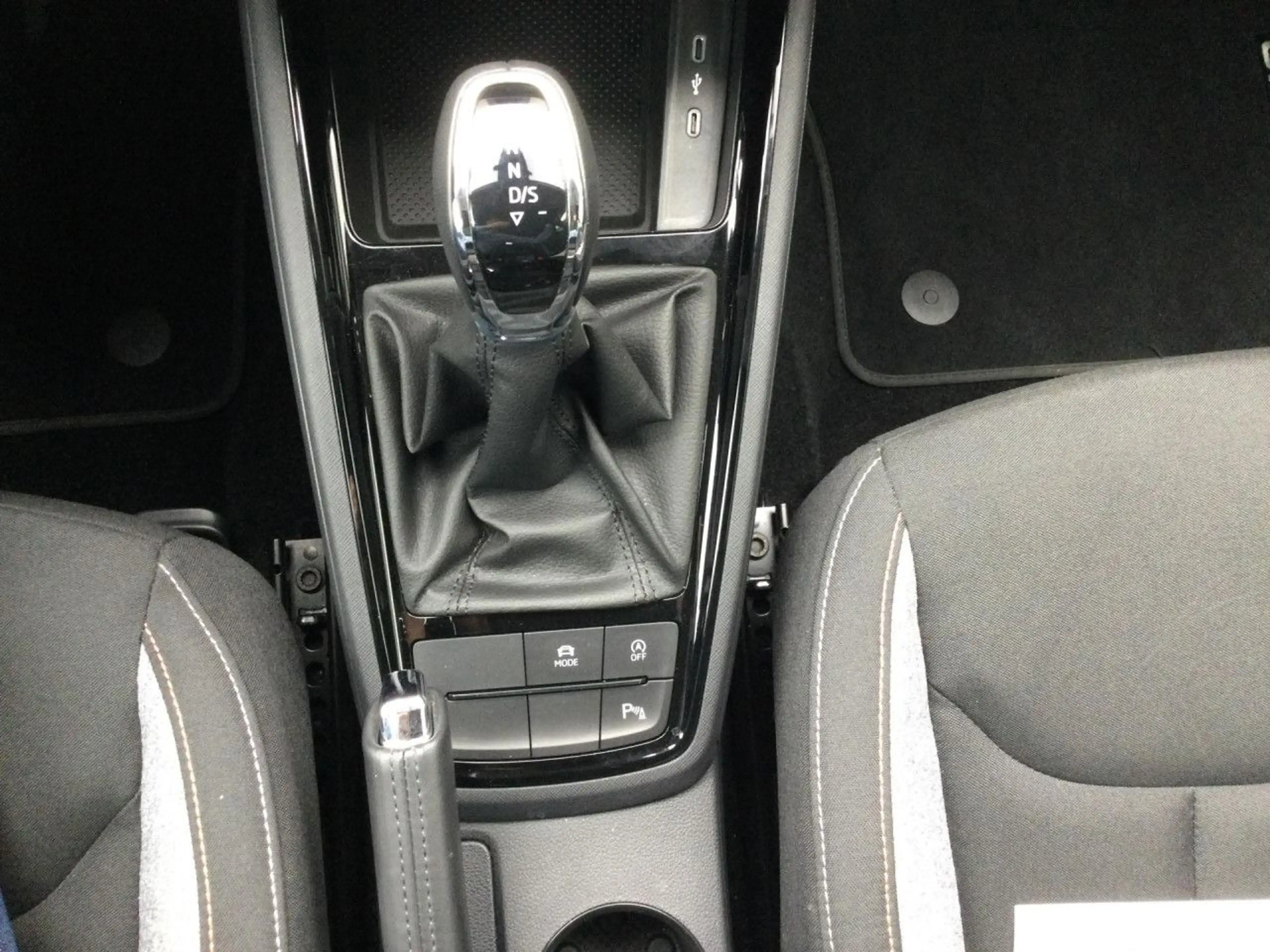Skoda Kamiq 1.0 TSI DSG Selection LED ACC APP Kamera — photo 10