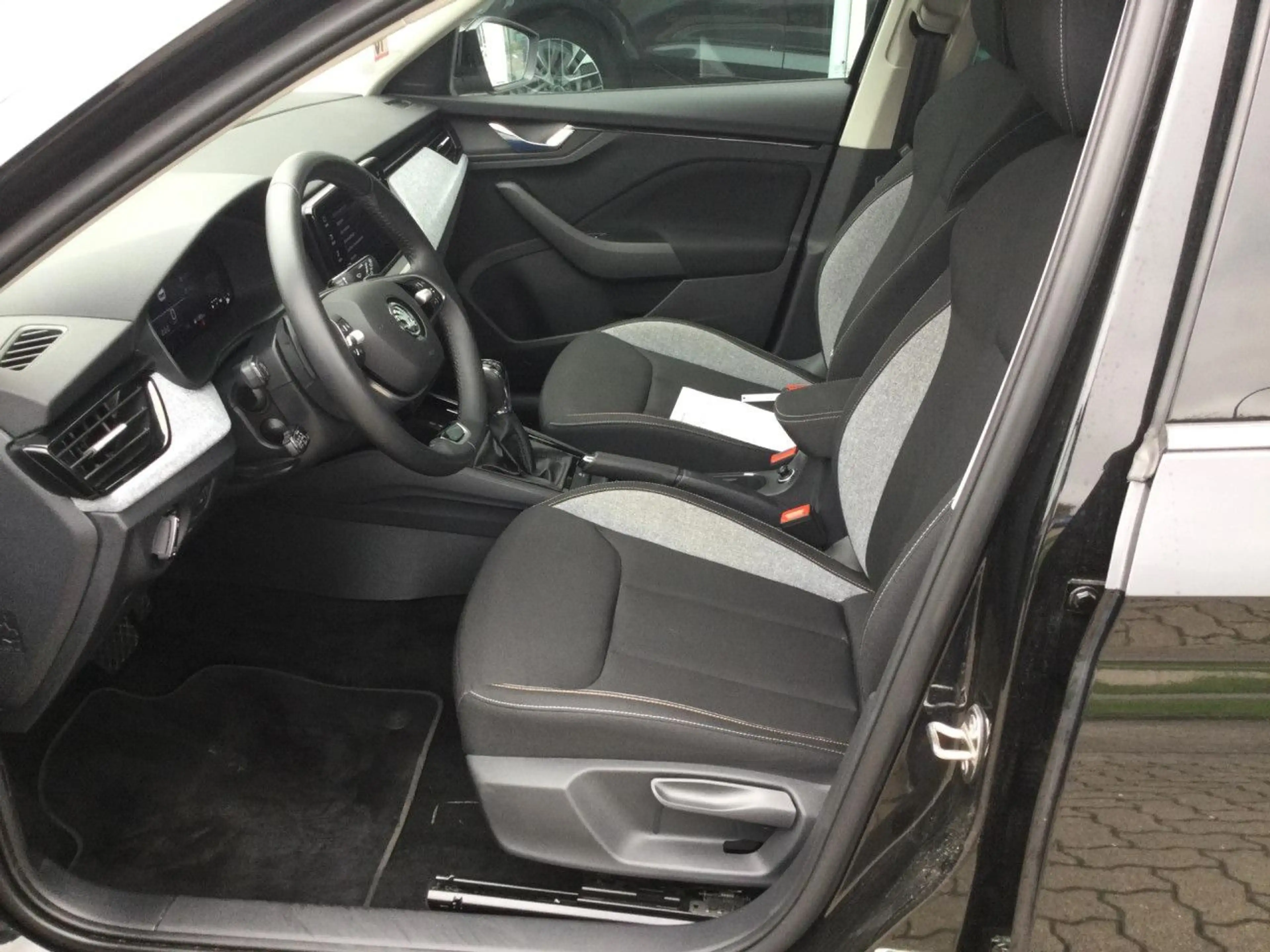 Skoda Kamiq 1.0 TSI DSG Selection LED ACC APP Kamera — photo 4
