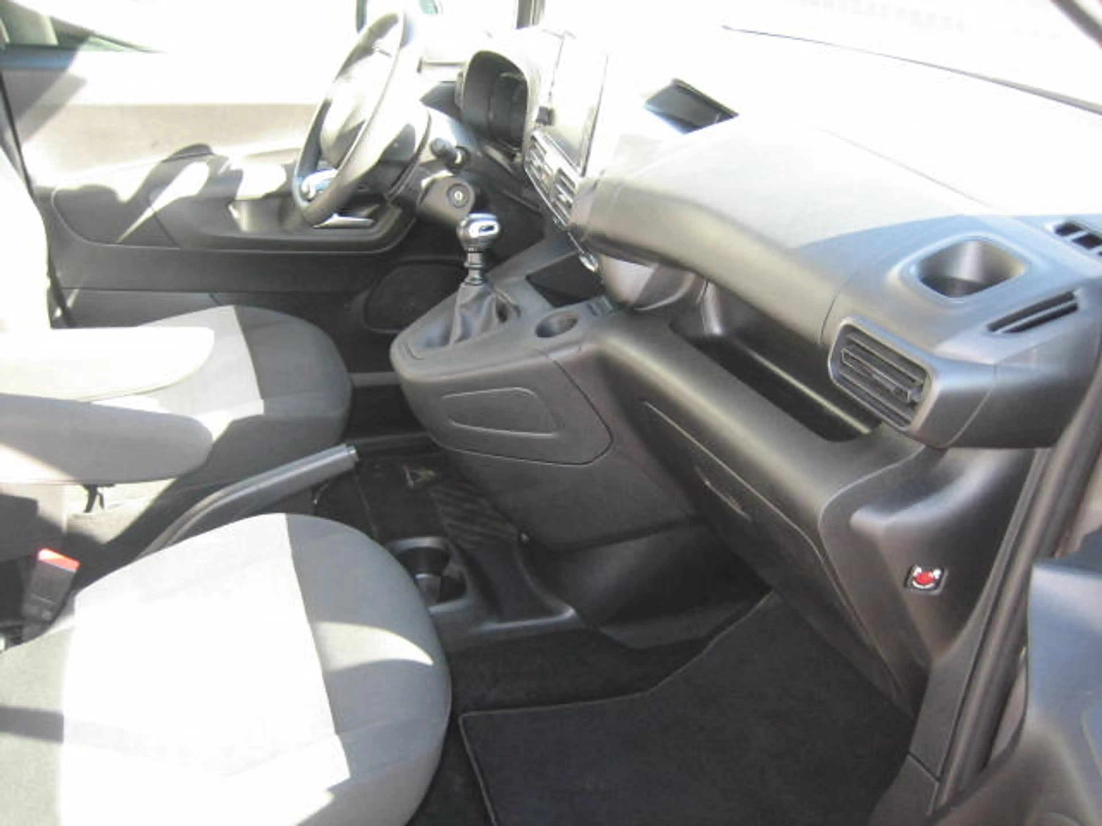 Citroen Berlingo Feel M Kamera SHZ — photo 12