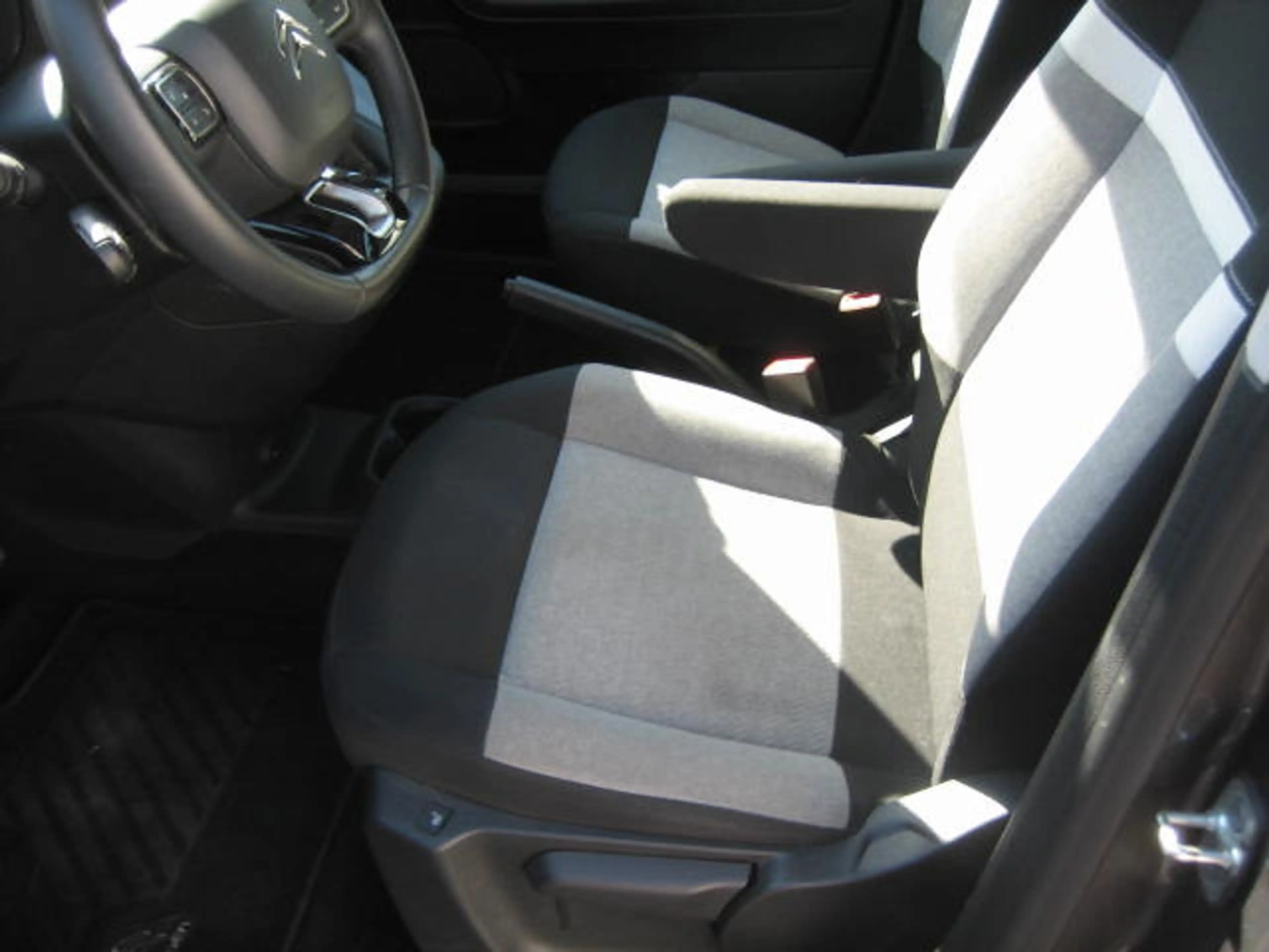 Citroen Berlingo Feel M Kamera SHZ — photo 11