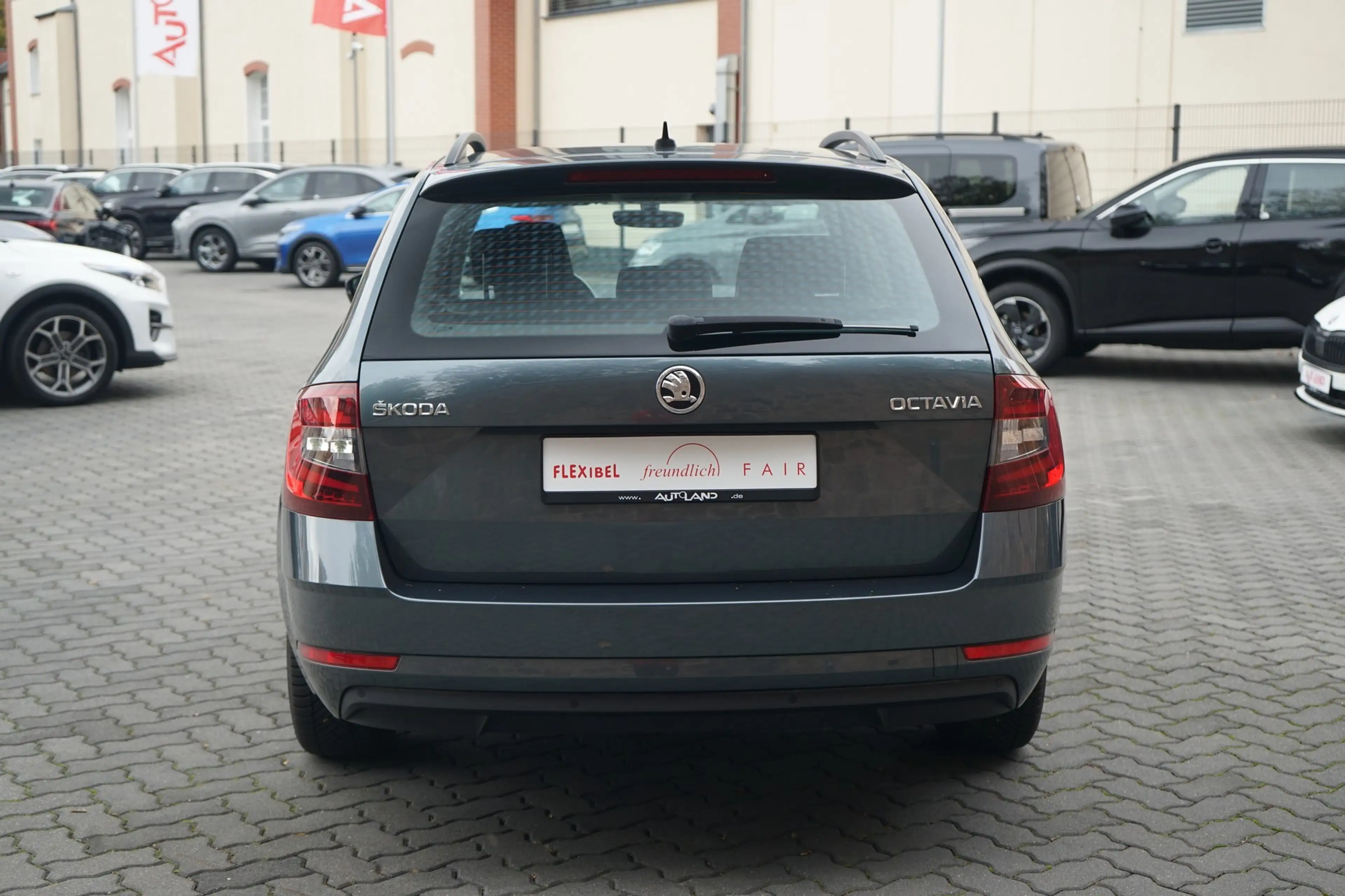Skoda Octavia Combi 1.5 16V TSI Ambition ACC LED PDC — photo 4