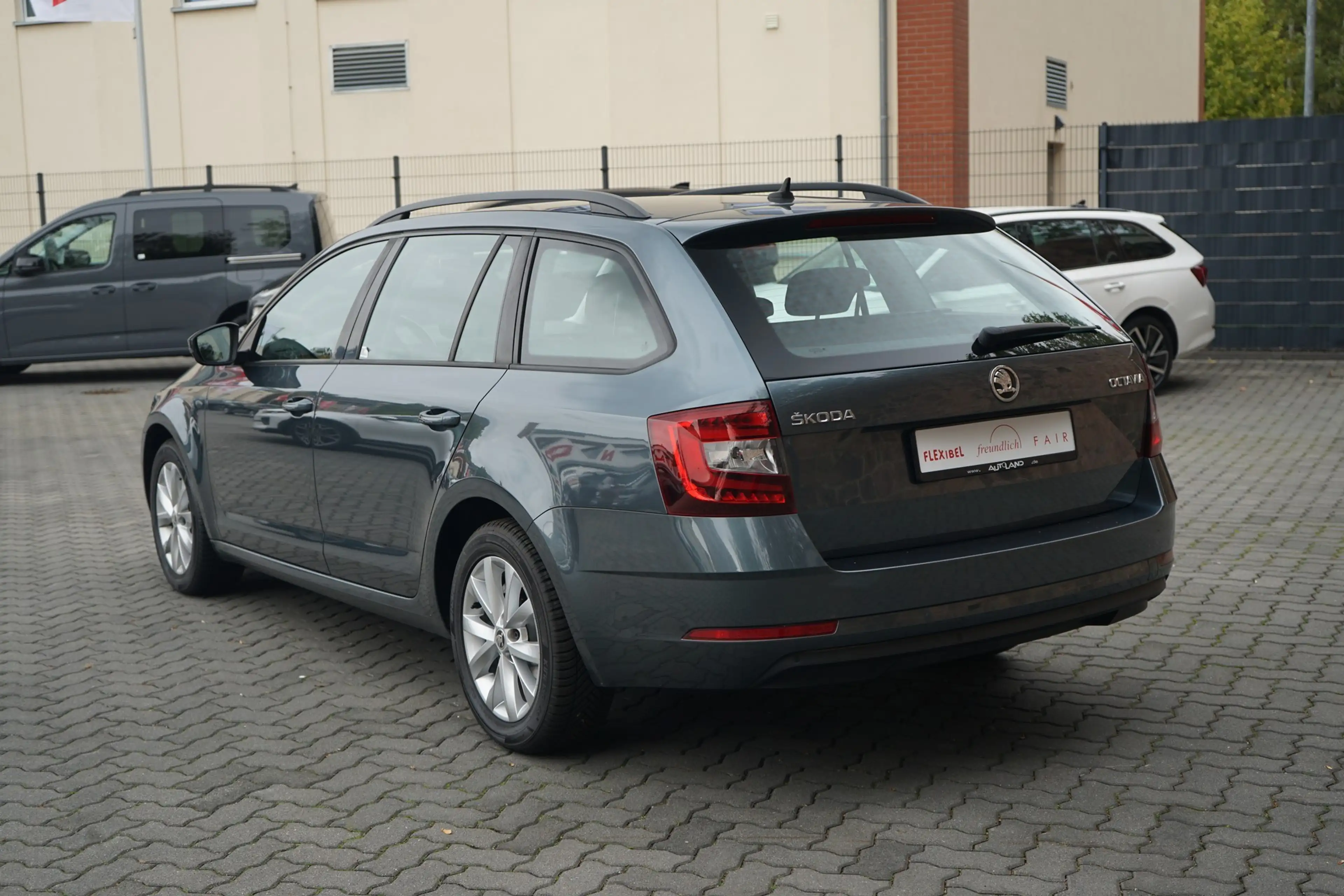 Skoda Octavia Combi 1.5 16V TSI Ambition ACC LED PDC — photo 3