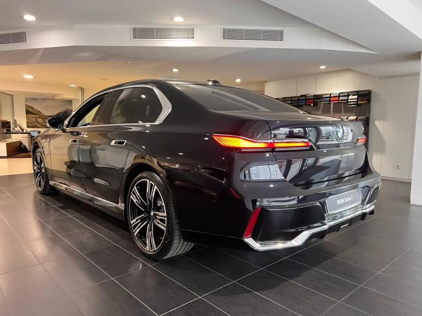 BMW 750 750eA xDrive 489ch M Sport Noir - 2