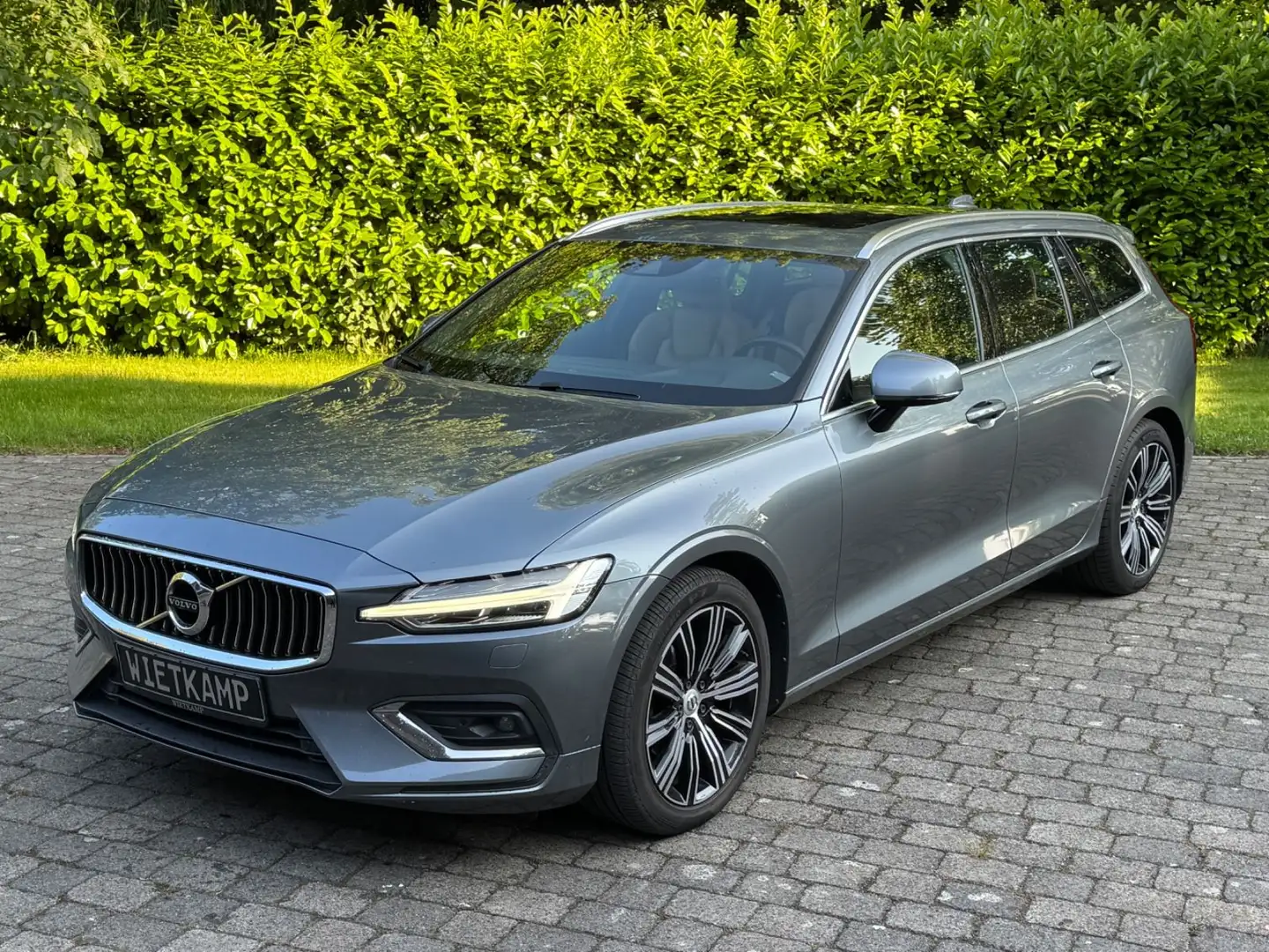 Volvo V60 Kombi Inscription Leder/Pano/AHK Grau - 1